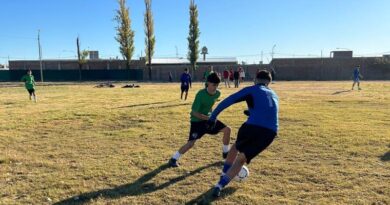 El Poli 2 recibe más de un centenar de jóvenes de secundaria en la primera fecha del torneo Jonatán Pérez