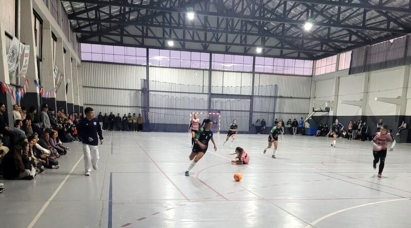 Tenis Club y Pedal finalistas del futsal femenino