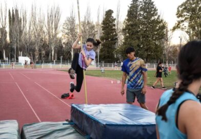Mas de un centenar de chicos en la escuela municipal de atletismo